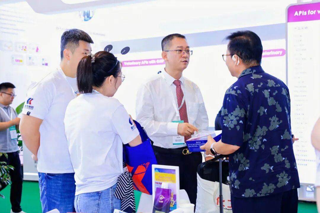展会现。。。。。。麲A黄金甲参展上海CPHI